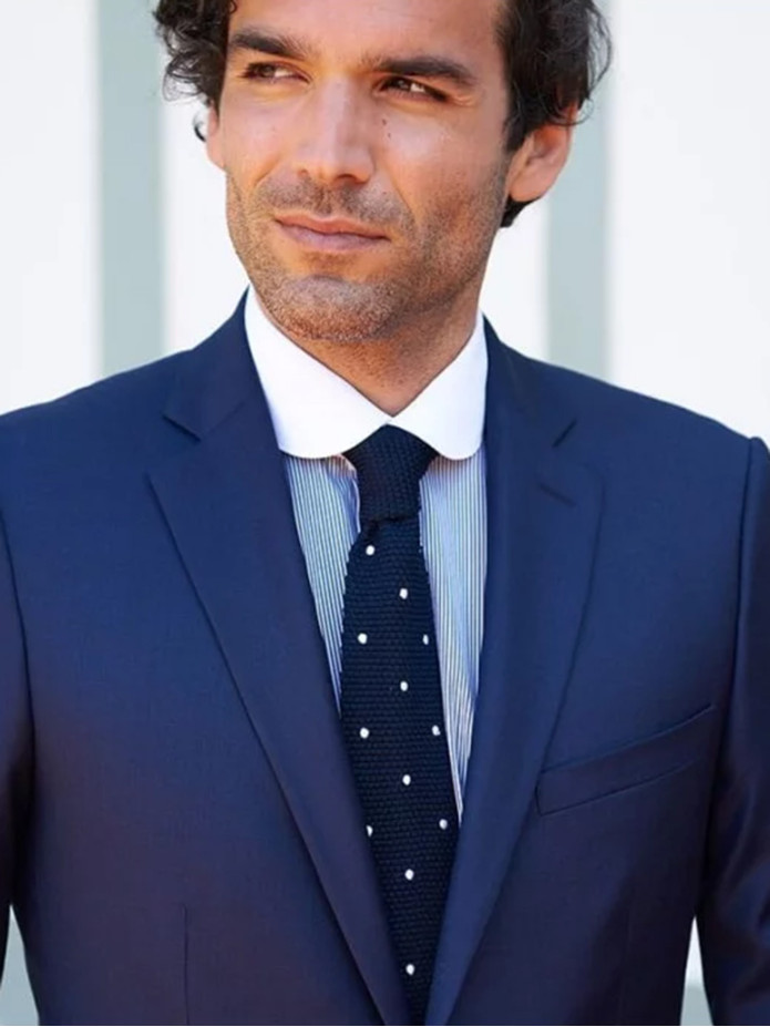 Cravatta in maglia di seta blu navy a pois bianchi