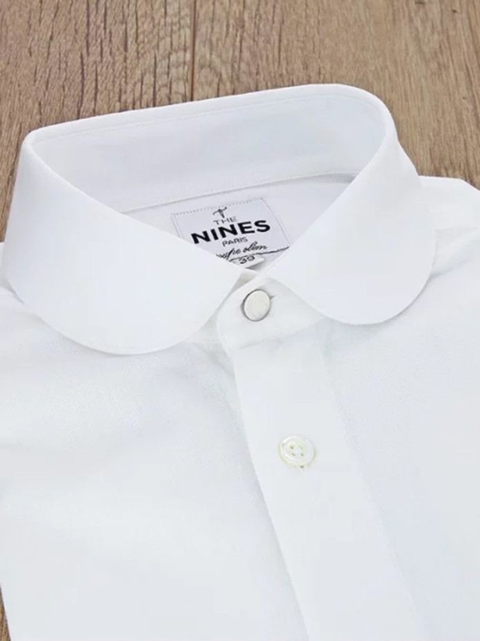 camicia con colletto tondo e bottone in metallo