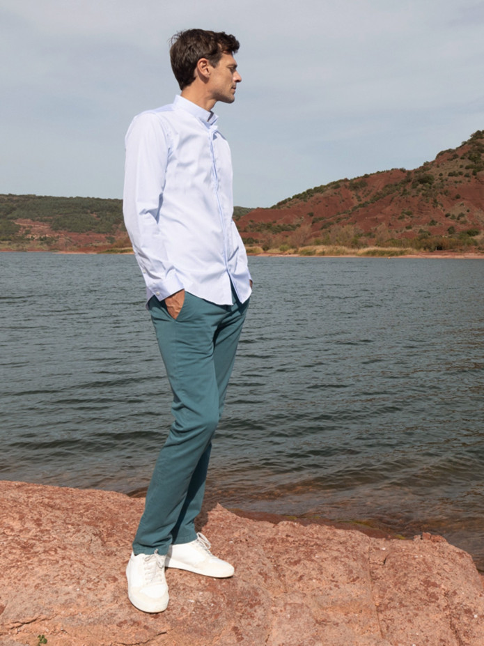 Chemise infroissable col inversé bleu ciel
