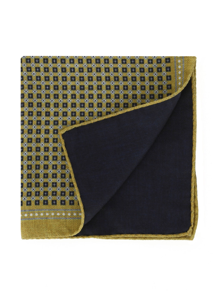 Pochette da taschino in seta gialla con motivi quadrati blu