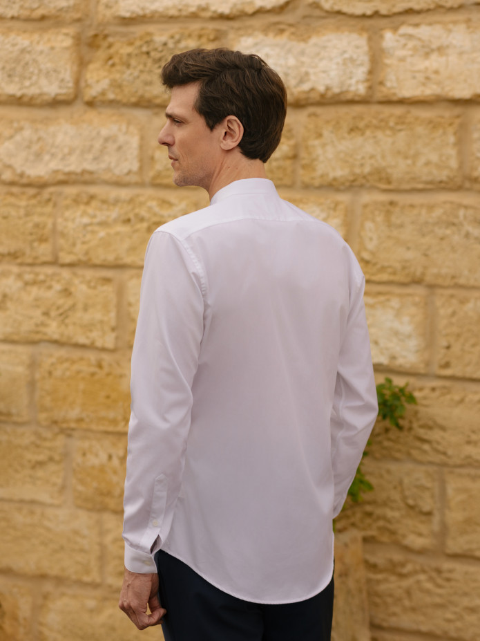 Chemise col droit ouvert en popeline blanche