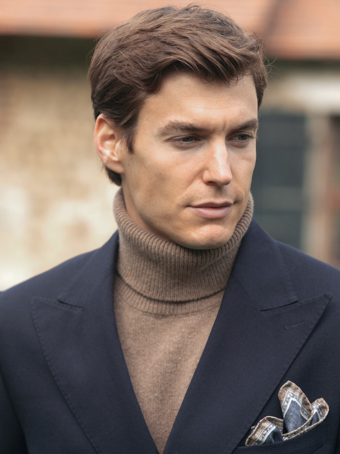 Maglione collo alto in lana nocciola