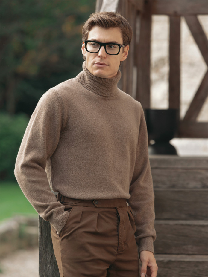Maglione collo alto in lana nocciola