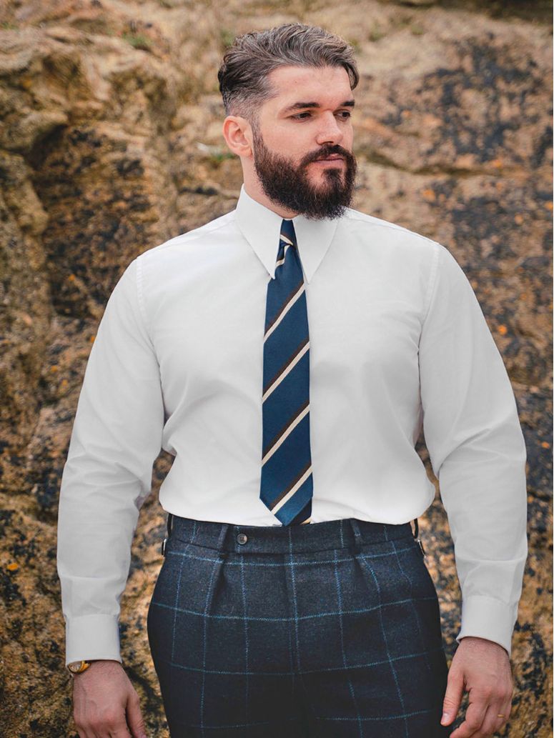 Camicia bianca con colletto spearpoint