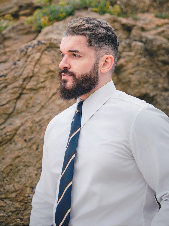 Camicia bianca con colletto spearpoint