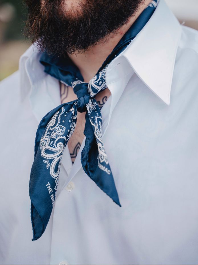 Bandana blu navy con motivo paisley LISBURN