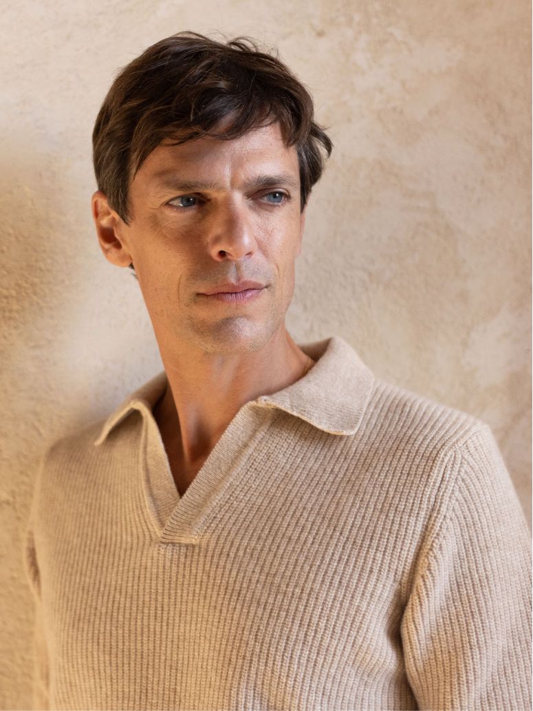 Maglione beige a maglia inglese con collo polo Finn