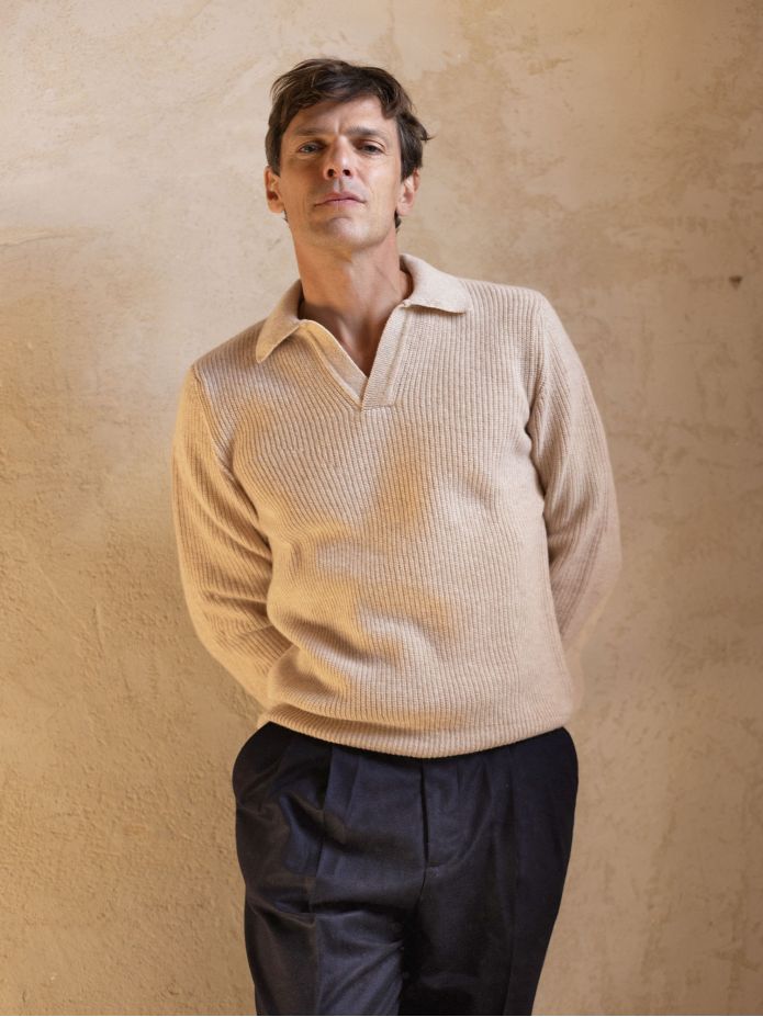 Maglione beige a maglia inglese con collo polo Finn