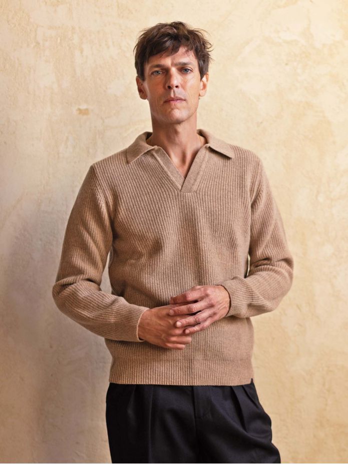 Maglione marrone a maglia inglese con collo polo Finn
