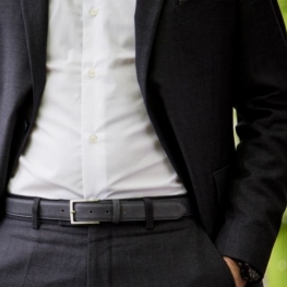 Abbinare bene la tua cintura in un outfit.