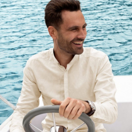 La camicia collo rovesciato e i colli corti
