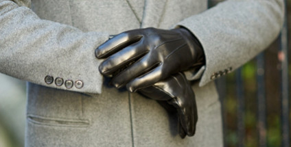 I guanti tattili in pelle da Uomo: unire chic e tecnologia
