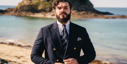 La camicia antipiega si declina!